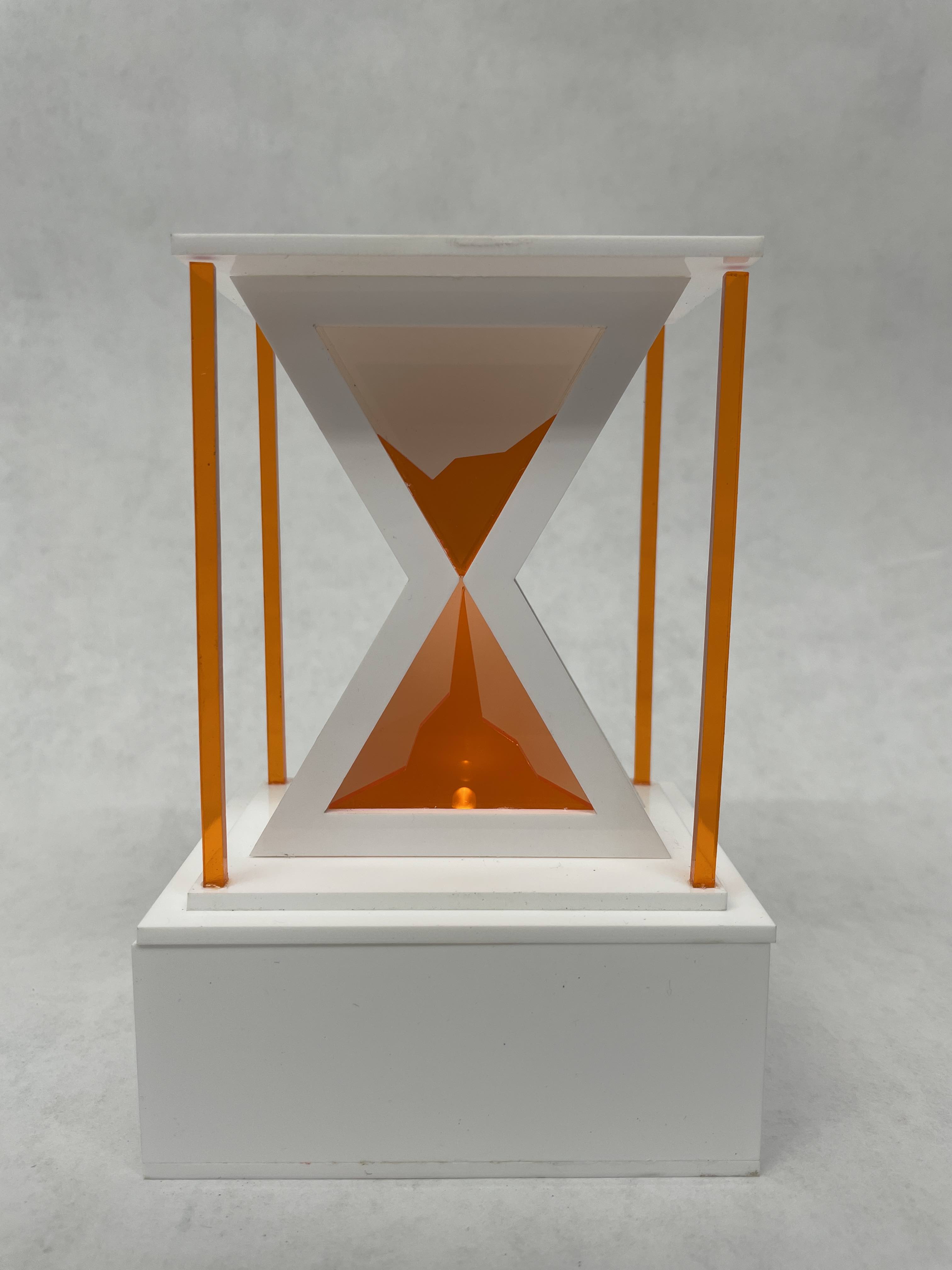 an image with a head on view of the hourglass which is white on the outside and orange on the inside